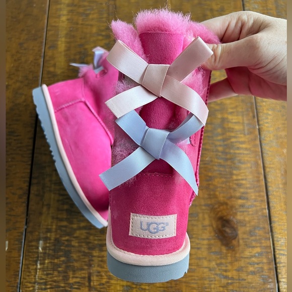 ✨SALE✨  Ugg pink bow boots ✨SALE✨ - Picture 6 of 7